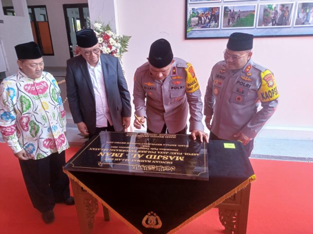 Wakapolda Metro Jaya Resmikan Masjid Al-Iman Tangerang Selatan 12