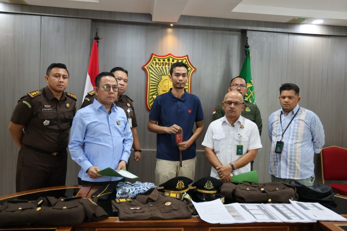 Tipu Ortu, Isteri, Selingkuhan dan Dosen UI, Jaksa Gadungan Ditangkap Jaksa Benaran 13