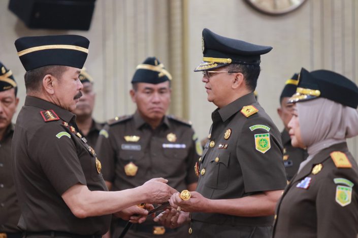 Jaksa Agung Lantik 4 Kajati Baru 8
