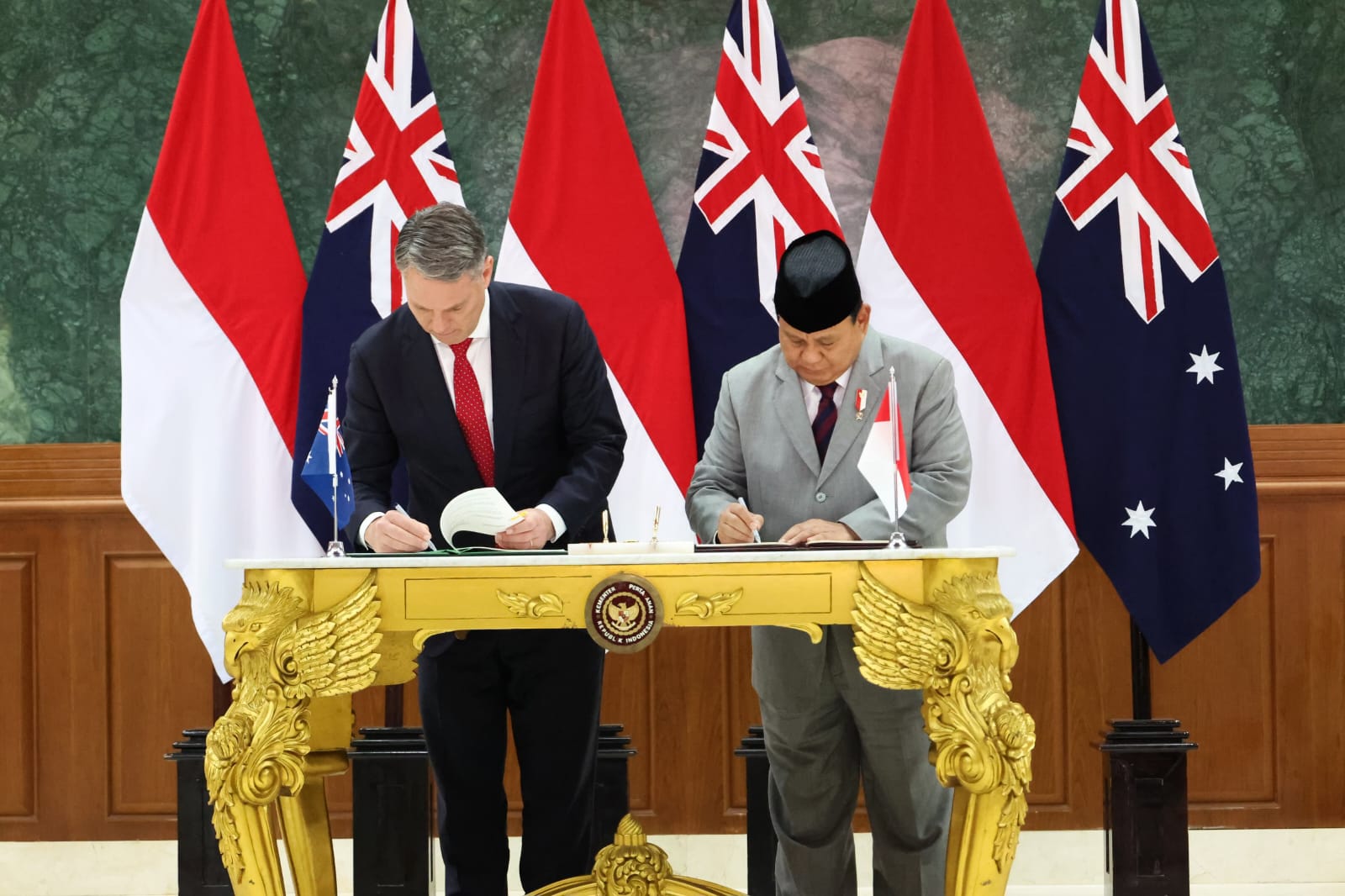 Menhan Prabowo Tanda Tangani Perjanjian Kerja Sama Pertahanan RI-Australia di Akmil Magelang 1