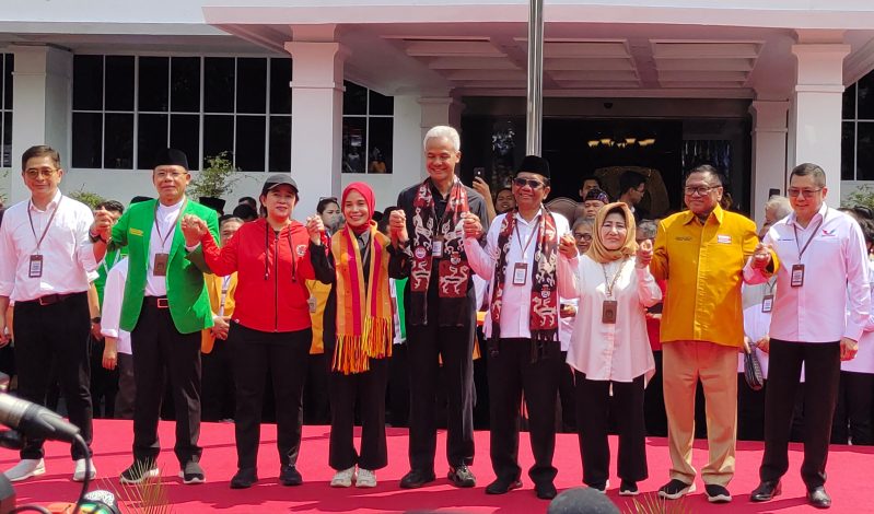 Ganjar Dan Mahfud Di KPU 9