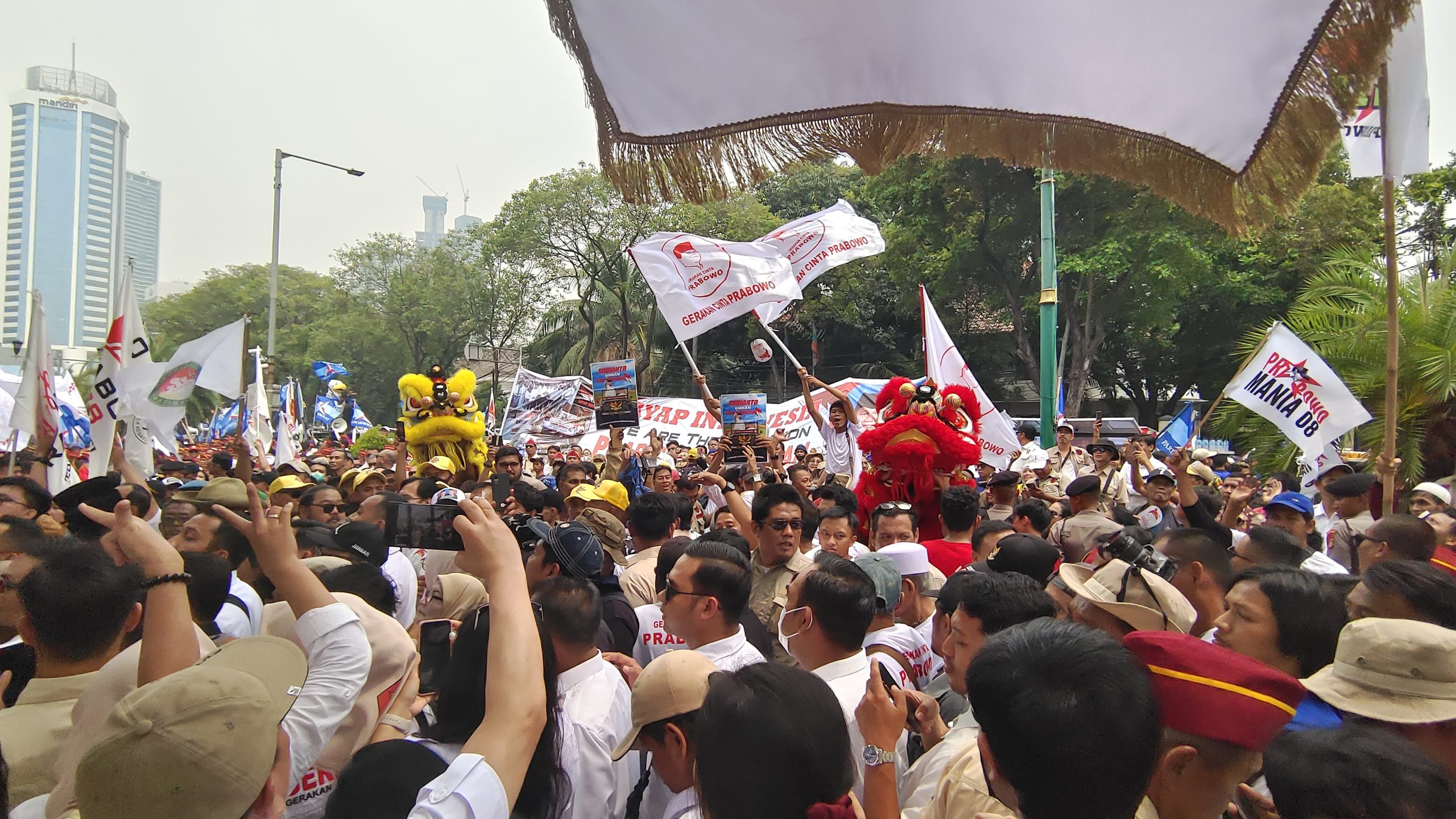 Penuh Sesak Relawan Pengusung Prabowo - Gibran 1
