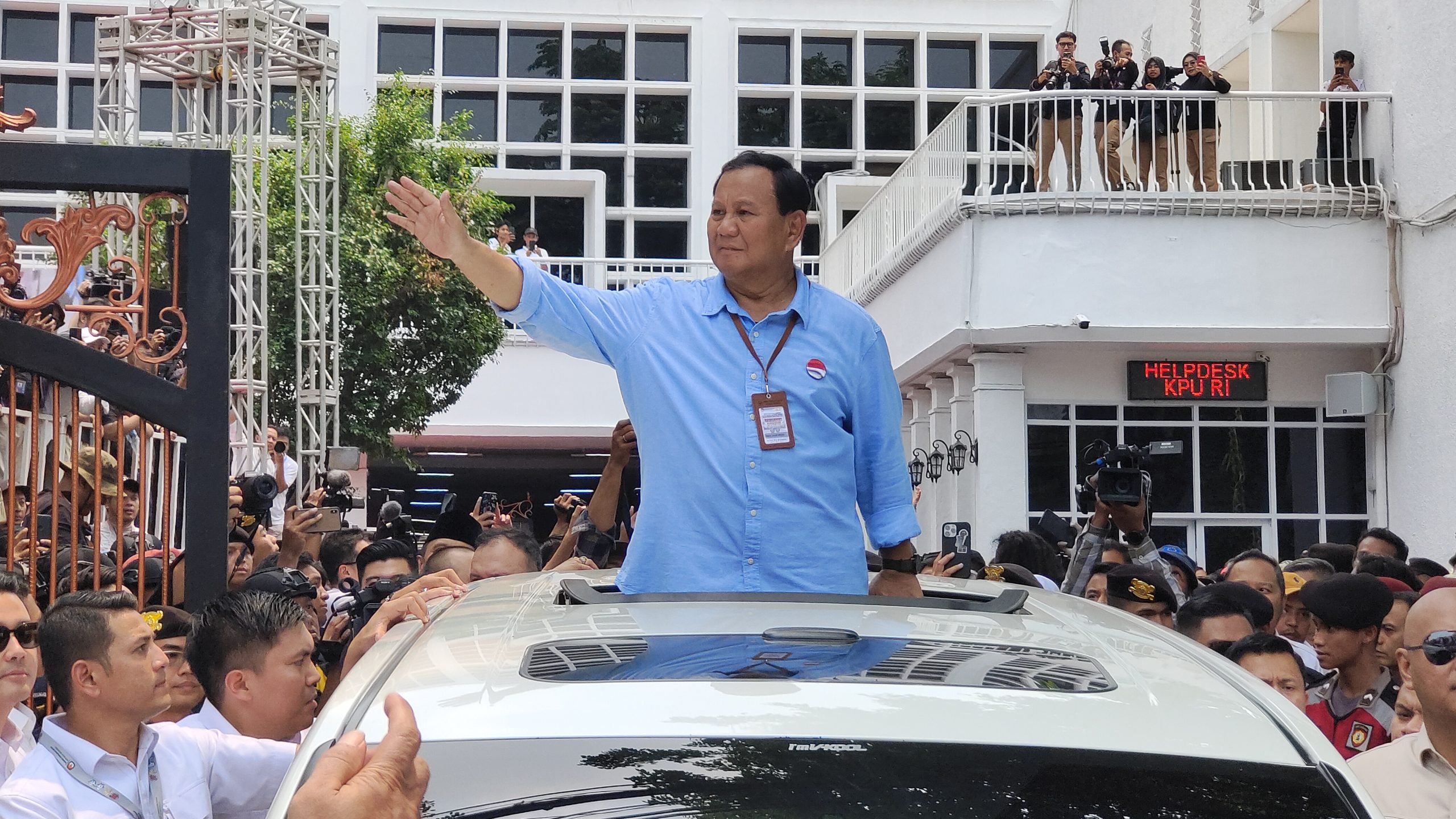 Prabowo disambut massa 1