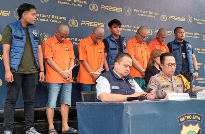 Polisi Gerebek Markas Judi Online di Cimanggis-Depok 10