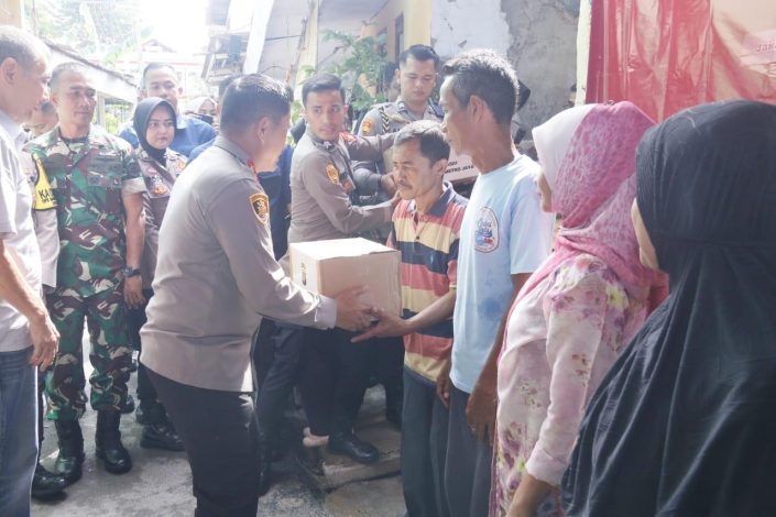 Program Bedah Rumah Presisi, Kapolda Metro Serahkan Kunci Rumah 1 Program Bedah Rumah Presisi, Kapolda Metro Serahkan Kunci Rumah 2