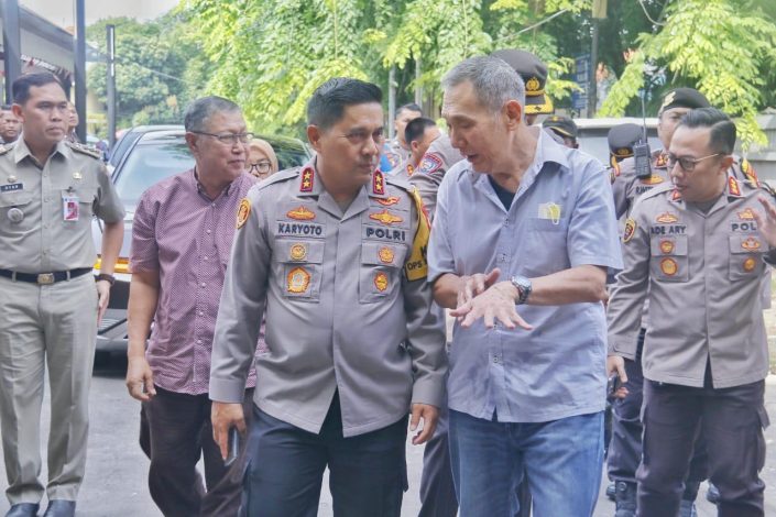 Program Bedah Rumah Presisi, Kapolda Metro Serahkan Kunci Rumah 2 Program Bedah Rumah Presisi, Kapolda Metro Serahkan Kunci Rumah 3