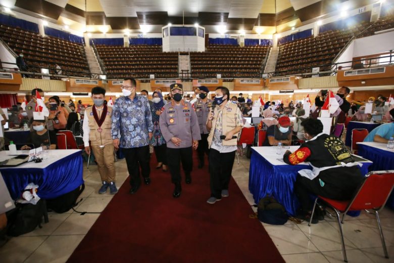 Kapolri-IPB Percepat Vaksinasi, Kapolri Tegaskan Siap Bekerja Sama dengan Semua Pihak 10