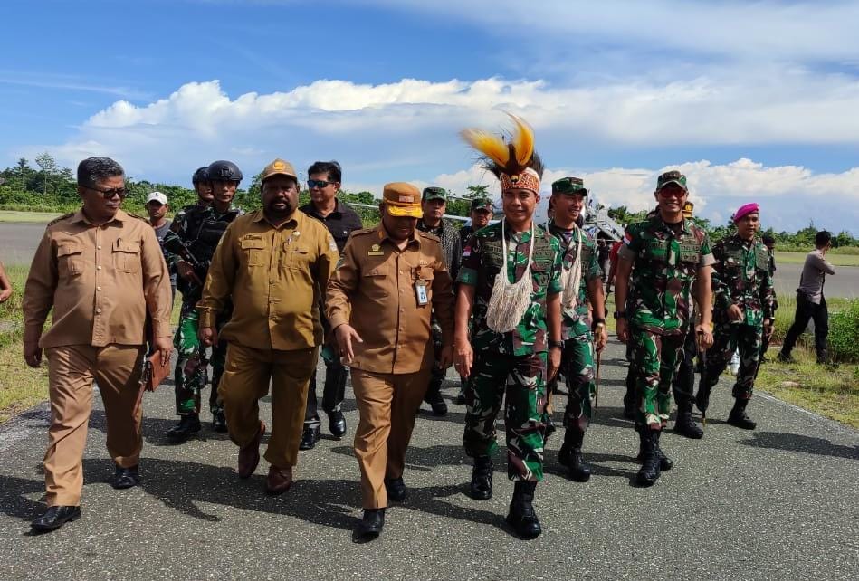 Kasdam XVII/Cenderawasih Tutup TMMD Ke-119 1