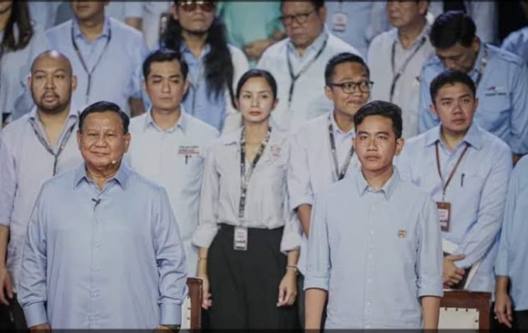 Mayor teddy-jpeg Beradar Foto Anggota TNI Aktif di Barisan Pendukung Prabowo, Kapuspen TNI: Mayor Teddy Ajudan yang Mengikuti Kegiatan Menhan 8