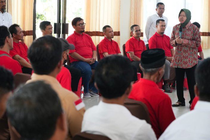 Sosok Keibuan Risma Pahami Kondisi Mantan Napi Teroris 8