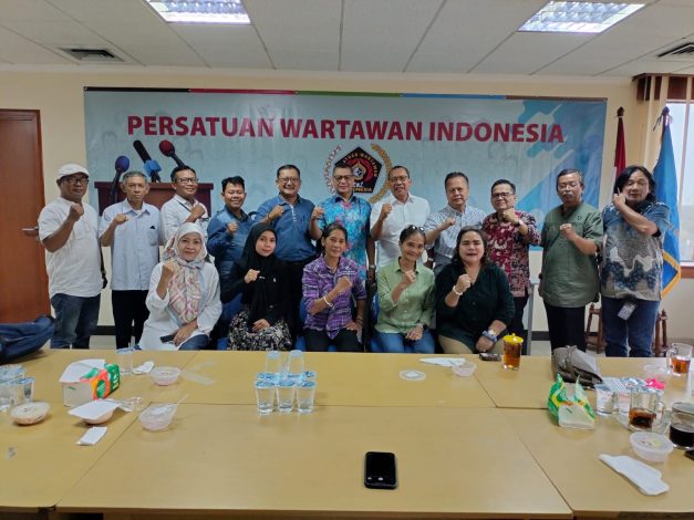 Ketua PWI Jaya Sambut Dua Anggota Usai Mendaki Gunung Kerinci 8