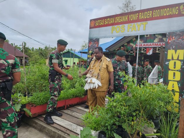 Ketika TNI Ikut Menjaga Ketahanan Pangan di Wilayah Penugasan 54