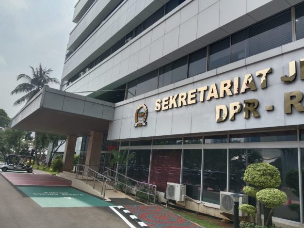 Pasca Digeledah KPK, Sekjen DPR RI Belum Masuk Kantor 10