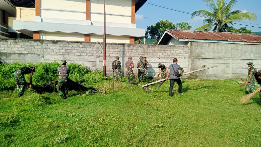 Puluhan Prajurit Dan Warga "Saling Tebas" di Lapangan Ulakan 1