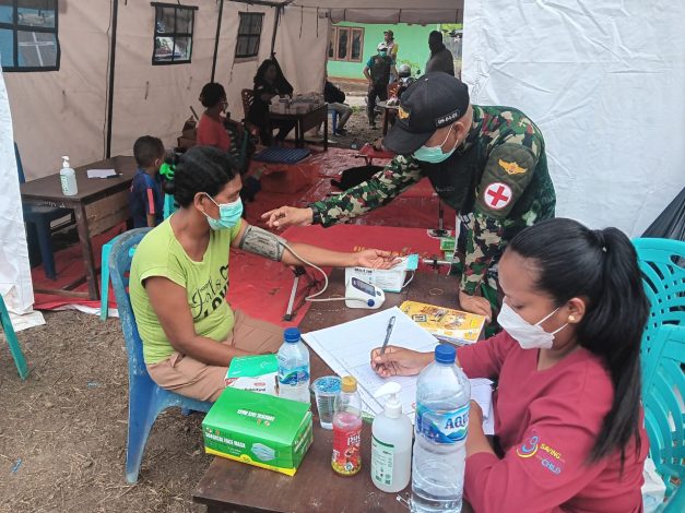 Bantu Korban terdampak Erupsi Gunung Lewotobi, Kapuspen TNI: TNI Dirikan Tenda Kesehatan dan Dapur Umum 14