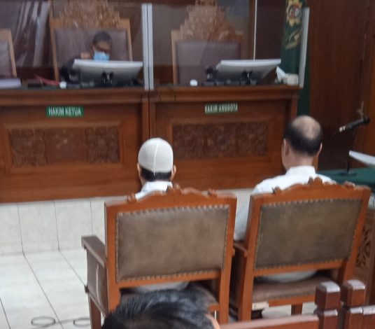 Tukarkan Senjata Api dengan Narkoba, Dituntut 7 Tahun Penjara 54