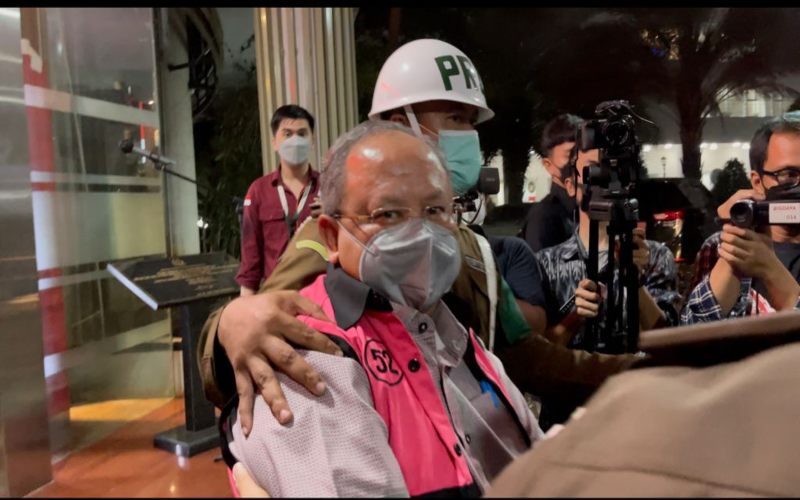 salah satu tersangka perkara korupsi PDPDE Kejagung Tahan 2 Tersangka Perkara Korupsi PDPDE Sumsel 8